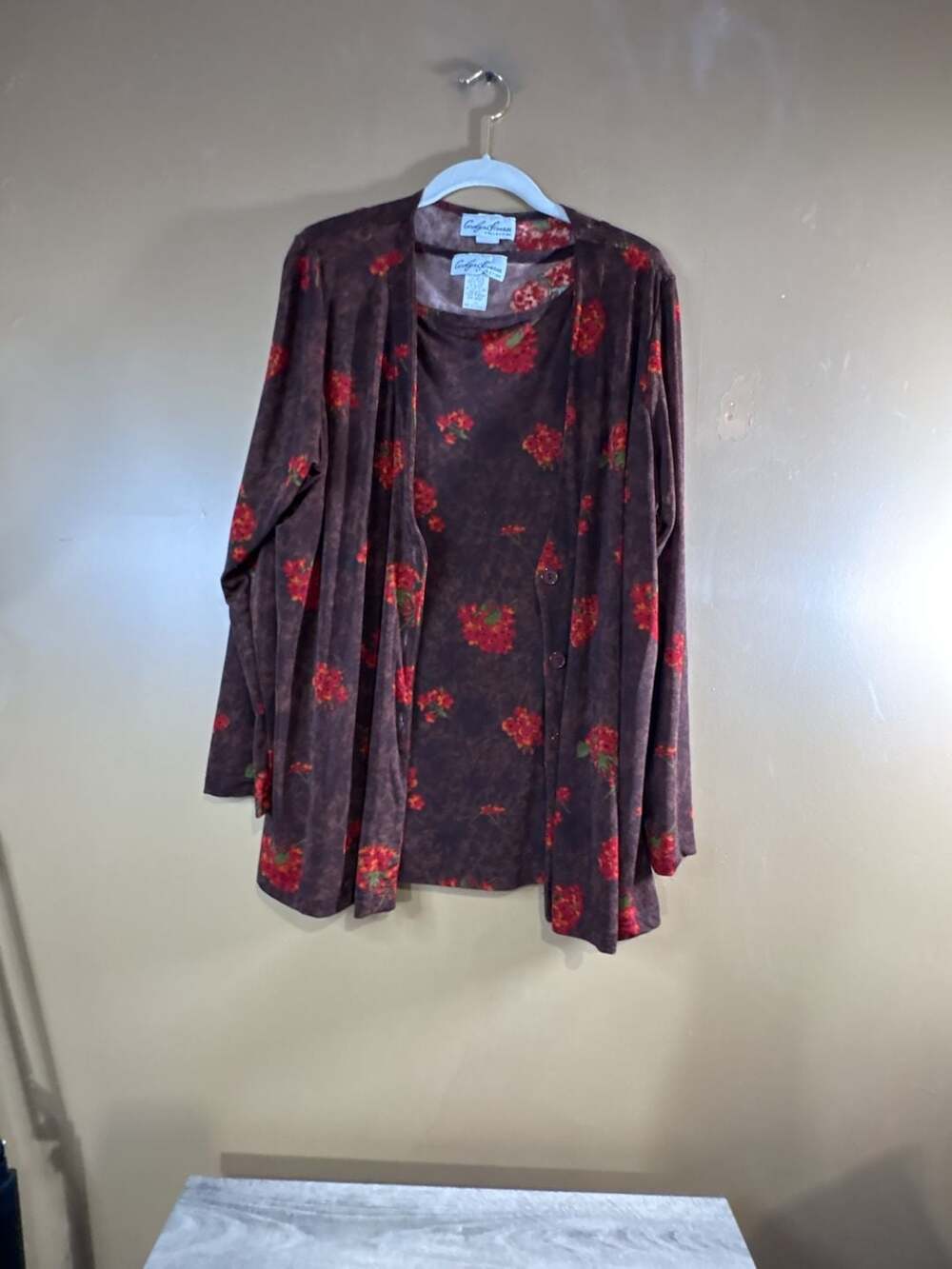 HC1116 Carolyn Strauss Collection Brown Floral Velvet Cardigan L and 1X tank top